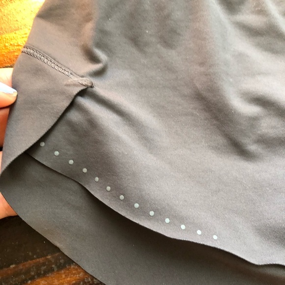 🍋 LULULEMON Chase me short 2.5” size 6 - Picture 3 of 7